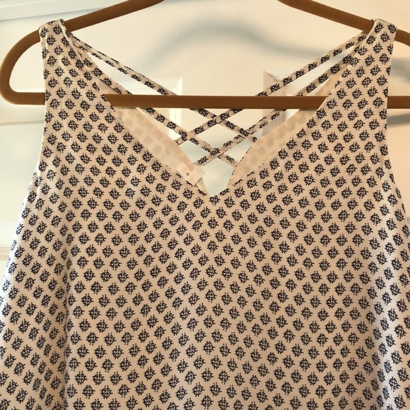 Size Large white and navy Tank Top - Picture 2 of 4